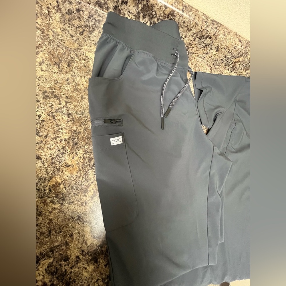 Epic Women’s Scrub Set in Dark Gray - Picture 5 of 13